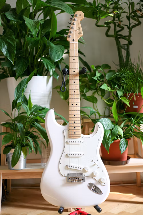 Right Guitar Body Style